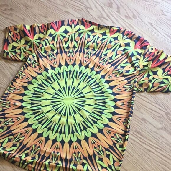 NEW unisex tee in lightweight material in size 2 X - Picture 6 of 7